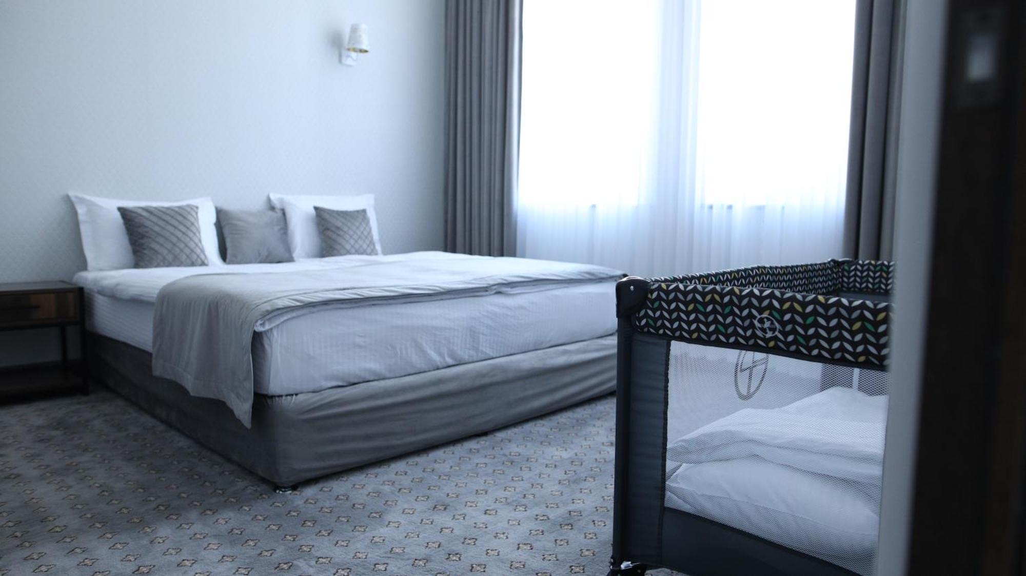Bmg Hotel By Grigoryans Group Goris Eksteriør billede