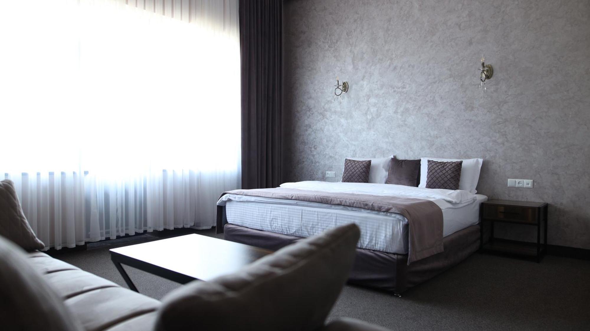 Bmg Hotel By Grigoryans Group Goris Eksteriør billede