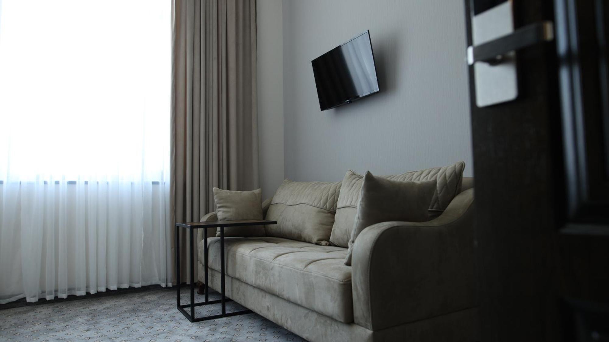 Bmg Hotel By Grigoryans Group Goris Eksteriør billede